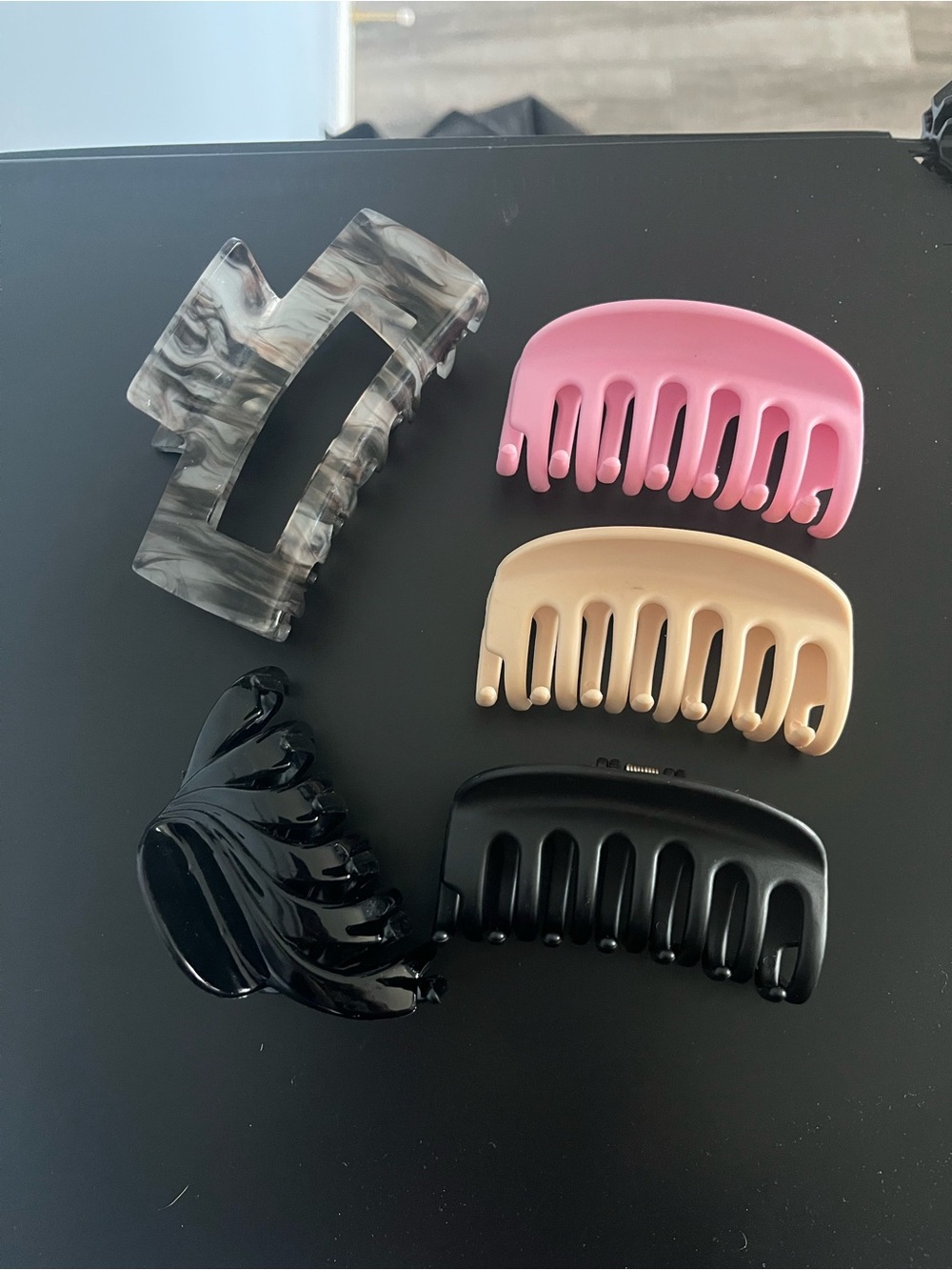 Assorted claw clips